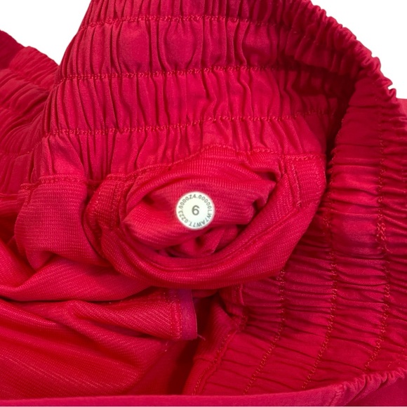 Lululemon Hotty Hot High-Rise Lined Short 4" size 6 in Lip Gloss Pink - Picture 5 of 8